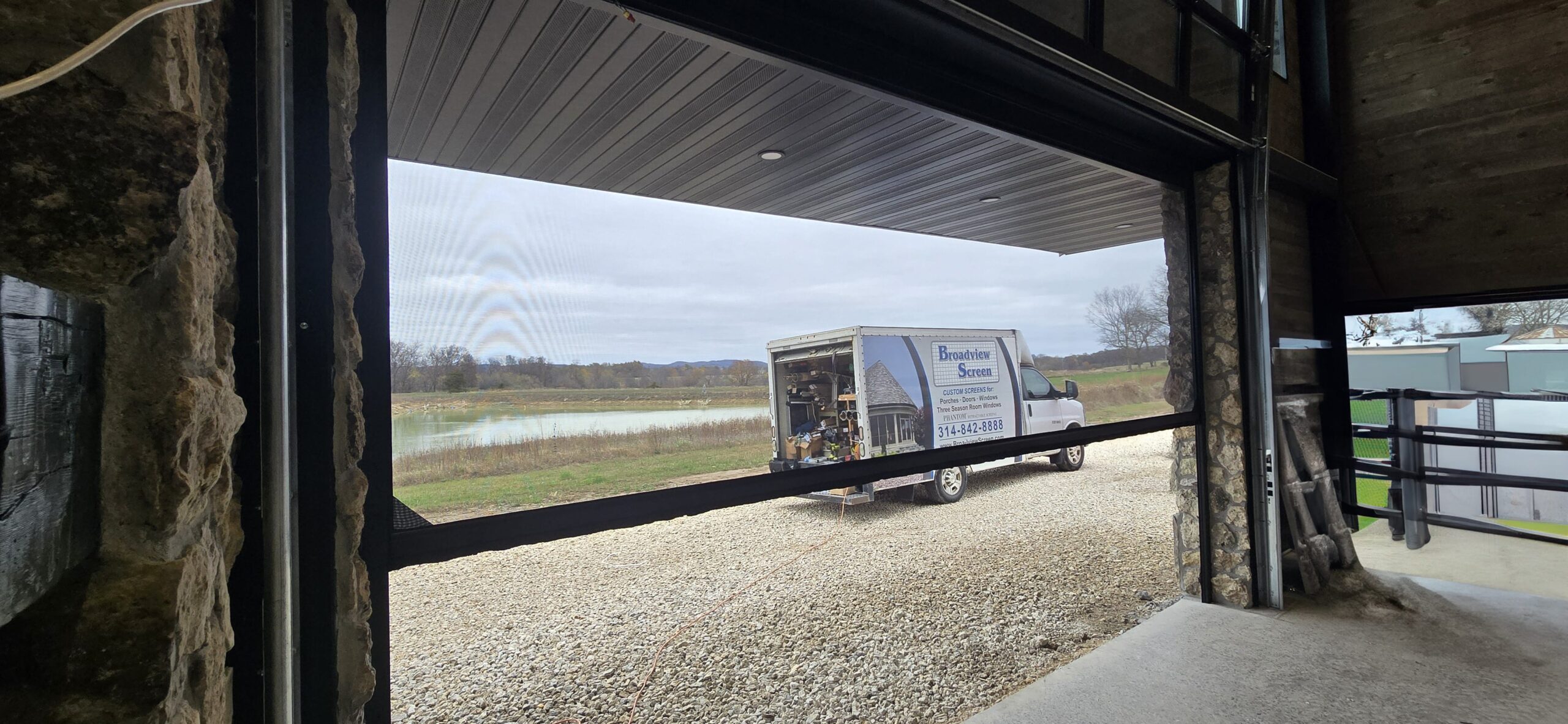 broadview-motorized-Screen-Whiskey-River-Farm-Broadview-screen