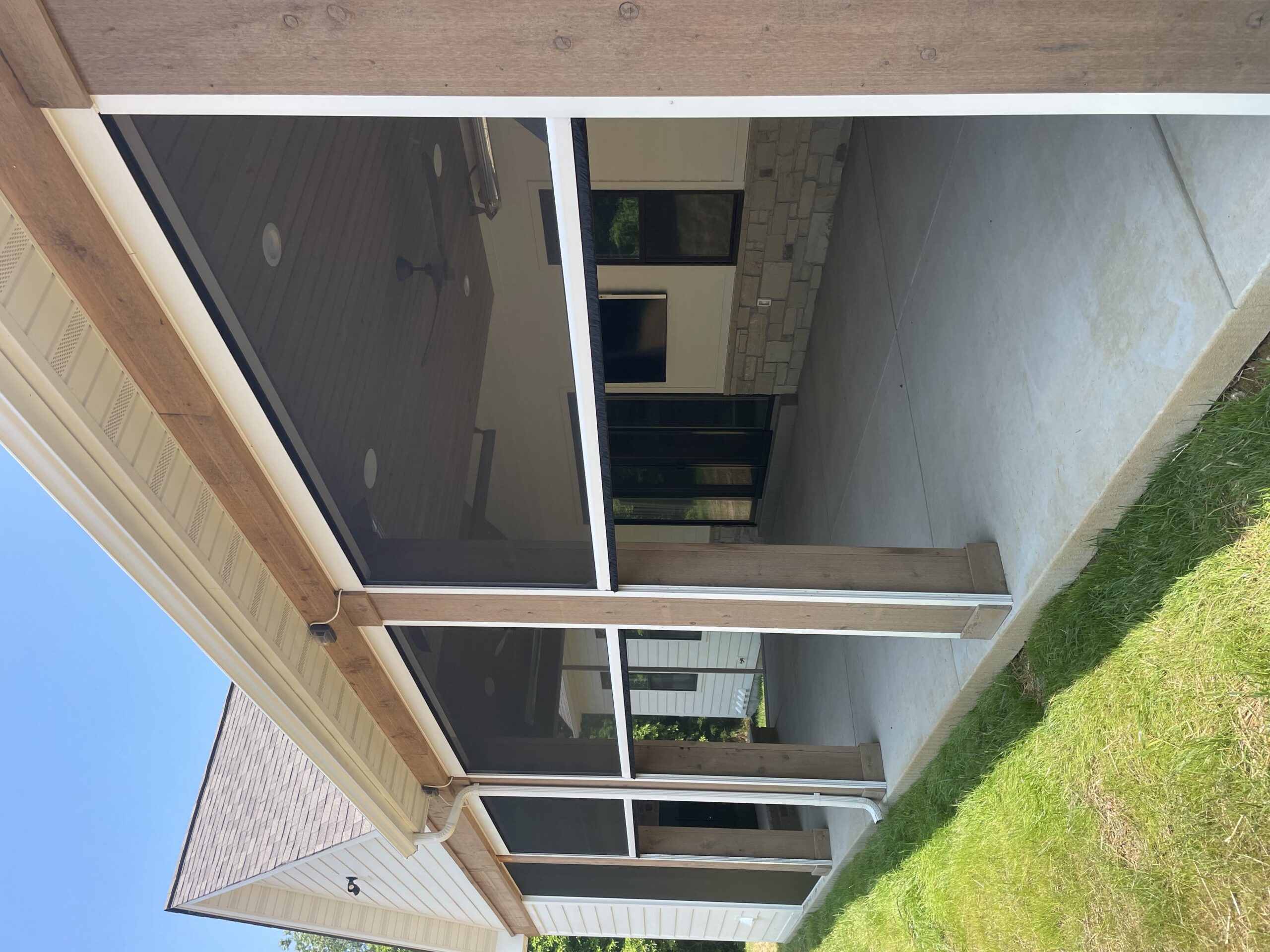 broadview-screen-front-standard-motorized-screen