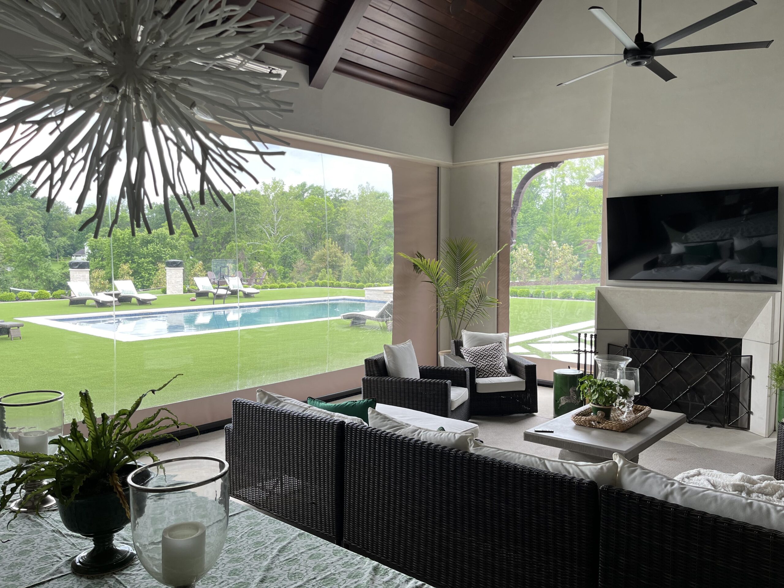 broadview-screen-ladue-mo-outdoor-living-5