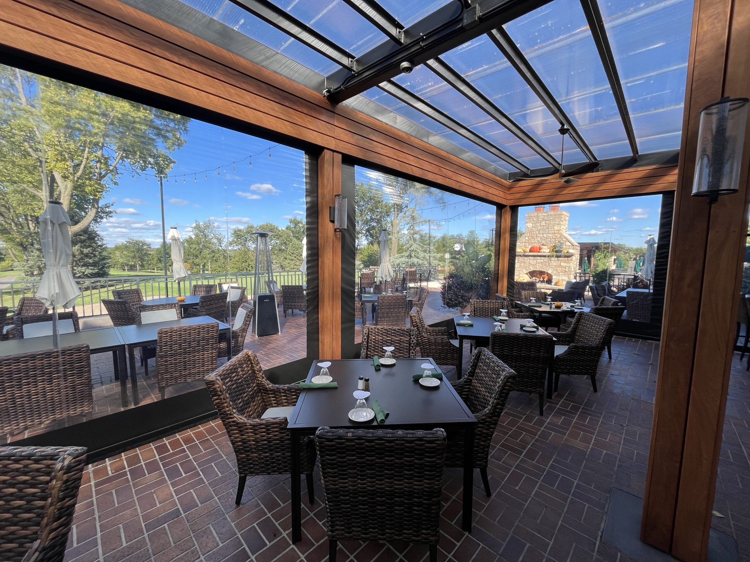 broadview-screen-motorized-clear-vinyl-screen