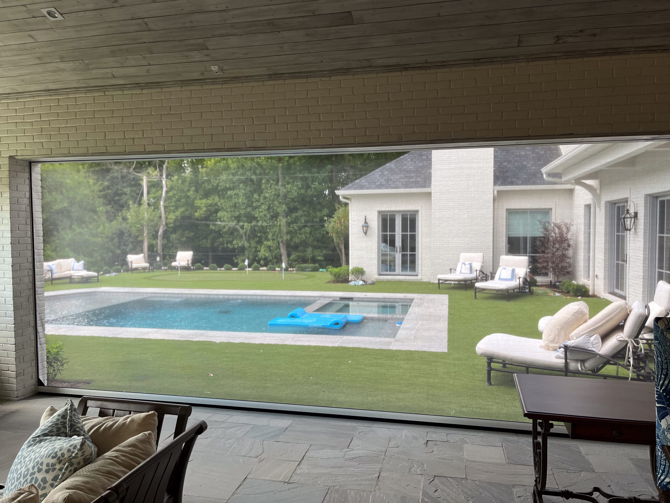 broadview-screen-motorized-vinyl-2