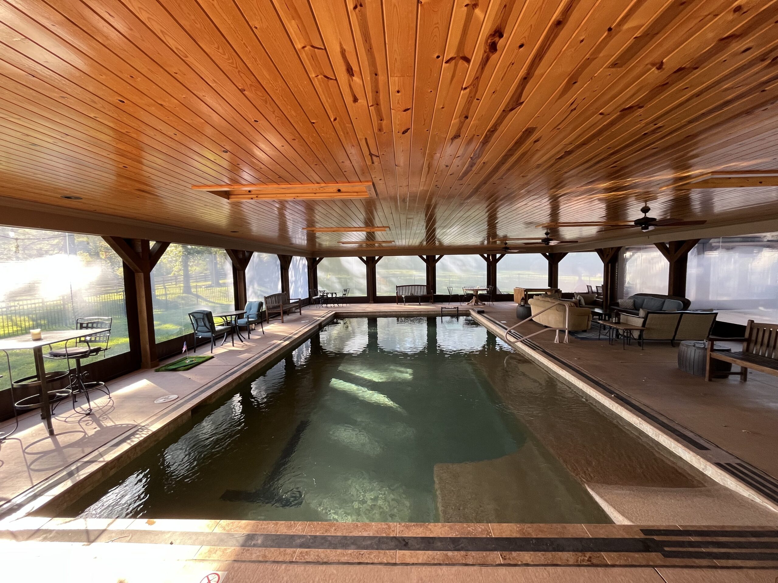 broadview-screen-pool-house-vinyl-motorized-4