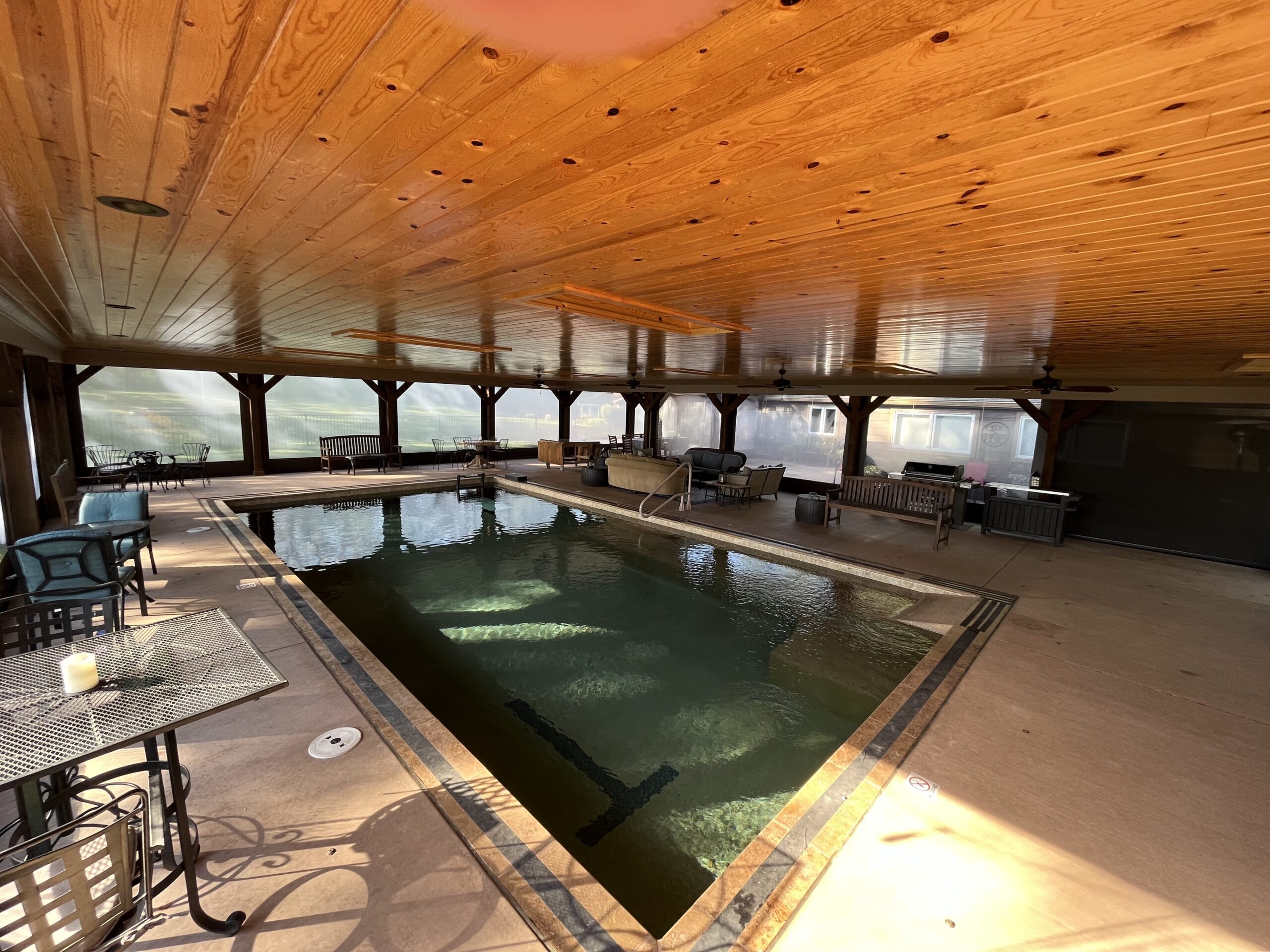 broadview-screen-pool-house-vinyl-motorized-5