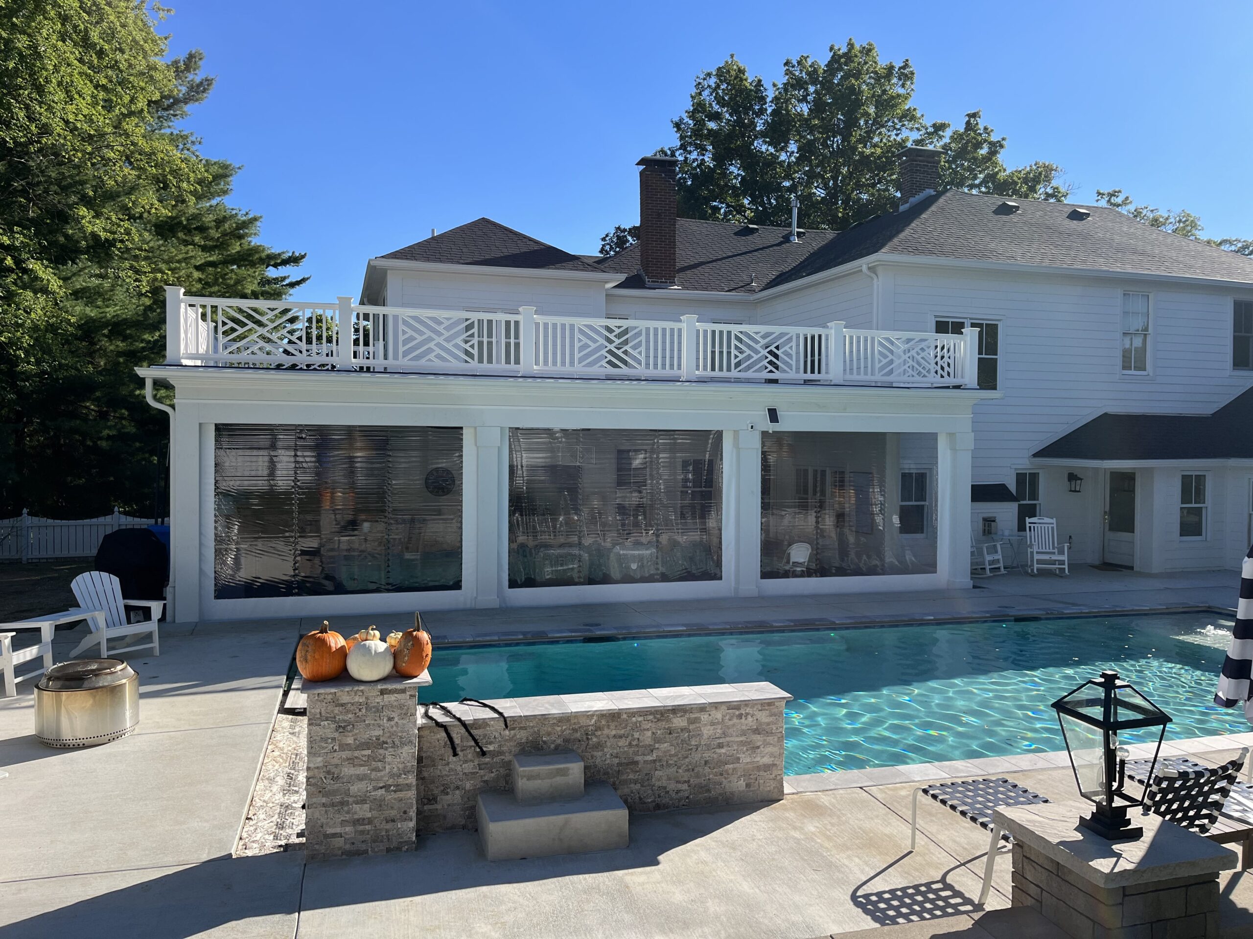 broadview-screen-pool-outdoor-living-vinyl