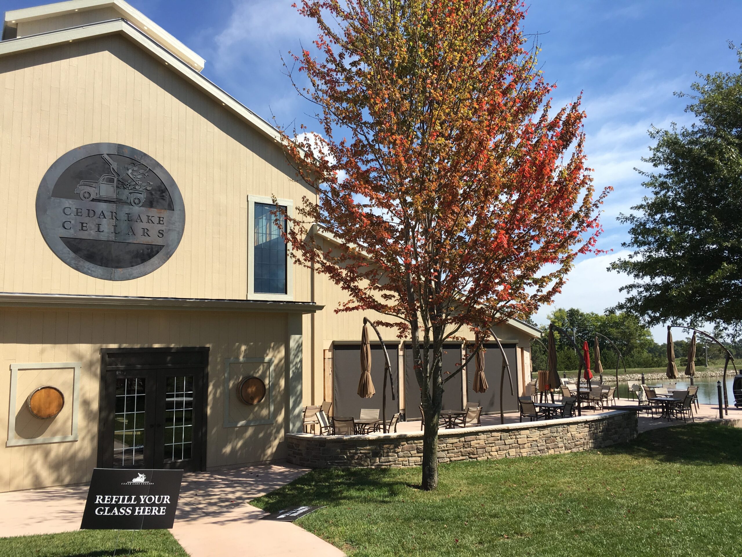 motorized-screen-ceadr-lake-winery