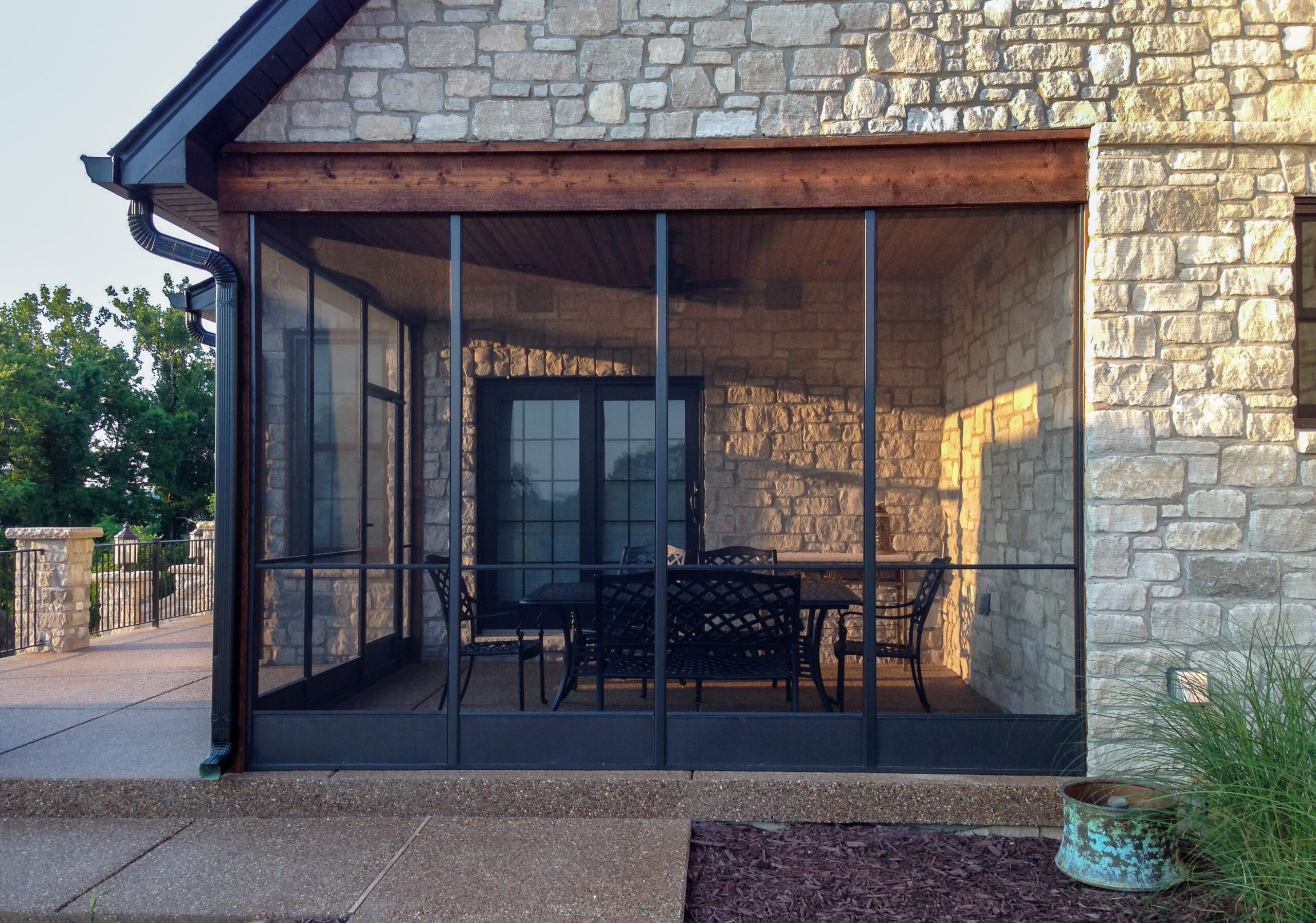 screen-porch-overlooking-missouri-river