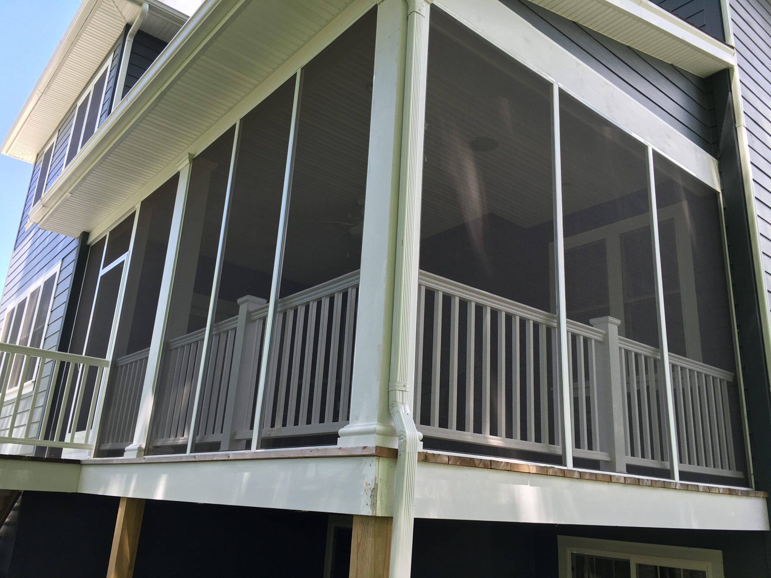 webster-groves-screen-porch-corner